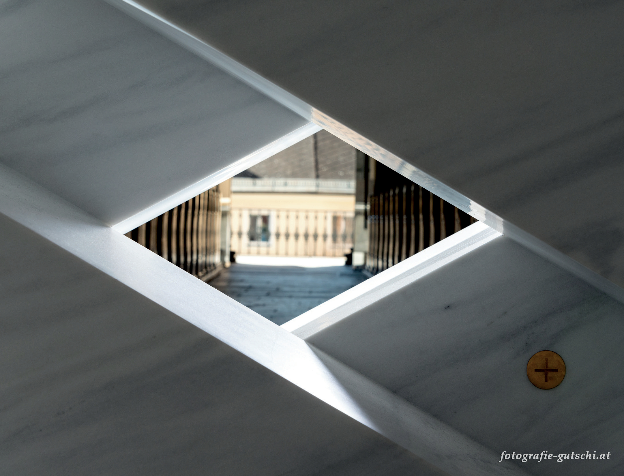 Kostbarkeiten in unseren Gotteshäusern. Offenes Herz des Volksaltars