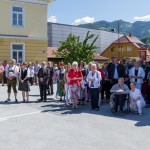 Fronleichnam-Fronleichnamsprozession-Feuerwehrruesthaus-Anwesende