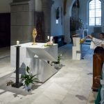 Abend-der-Barmherzigkeit-Aussetzung-und-Inzens-des-Allerheiligsten