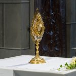 Abend-der-Barmherzigkeit-Monstranz-mit-dem-Leib-Christi_1