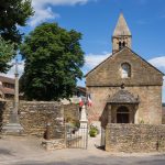 Taizé-Romanische-Dorfkirche-und-Friedhof
