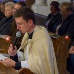 Abend-der-Barmherzigkeit-Der-Kaplan-im-Gebet