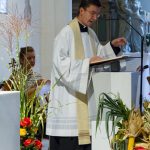 Abend-der-Barmherzigkeit-Kaplan-Mag.-Dr.-Krzysztof-Kranicki-begrueßt-die-versammelte-Gemeinde_2