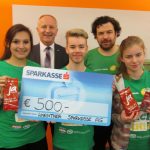 72h-Projekt-Jugendliche-mit-Herrn-von-der-Sparkasse-und-Regionaljugendleiter